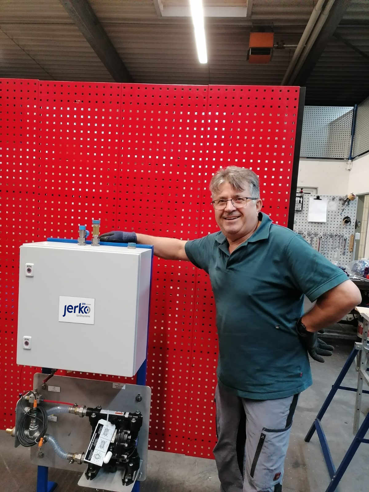 Mechatroniker und Elektroniker im Sondermaschinenbau bei Jerko Sprühsysteme